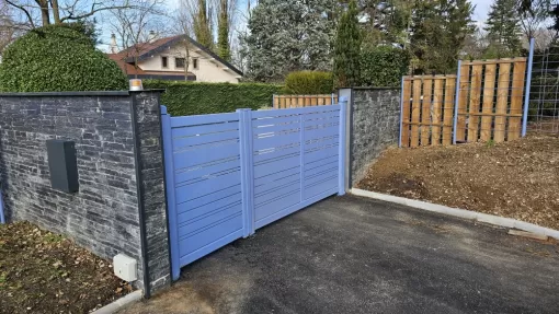Motorisation de portail coulissant. Moteurs Somfy Invisio à Excenevex avec visiophone V500, Vétraz-Monthoux, ELTECH Solutions