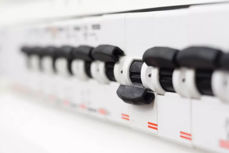 Mise aux normes de tableau électrique dans maison mitoyenne : à qui faire appel ?, Vétraz-Monthoux, ELTECH Solutions